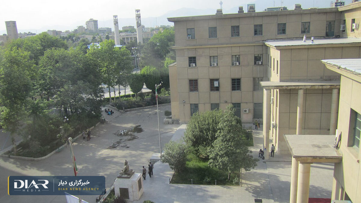 نمای دانشکده ادبیات و علوم انسانی دانشگاه تهران؛ تصویر آرشیوی. عکس: Gholamreza Baqeri، مجوز CC BY-SA 3.0، ویکی‌مدیا کامنز
