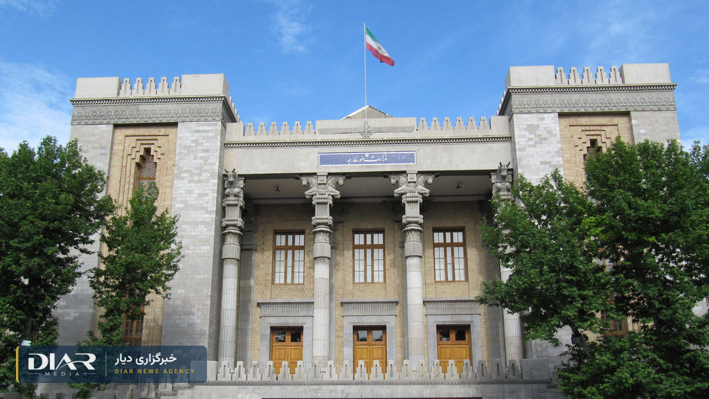 اسماعیل بقائی، سخنگوی وزارت خارجه، در اجرای «آرش» در تهران هو شد